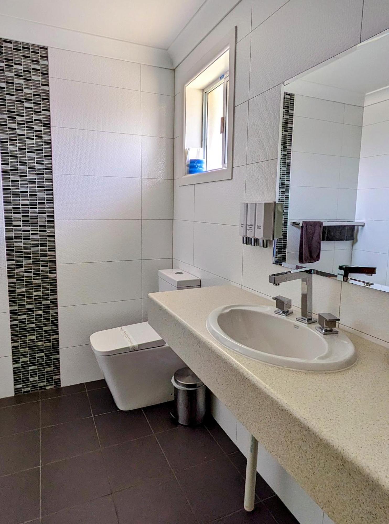 أوبيرون Highlands Motor Inn المظهر الخارجي الصورة
