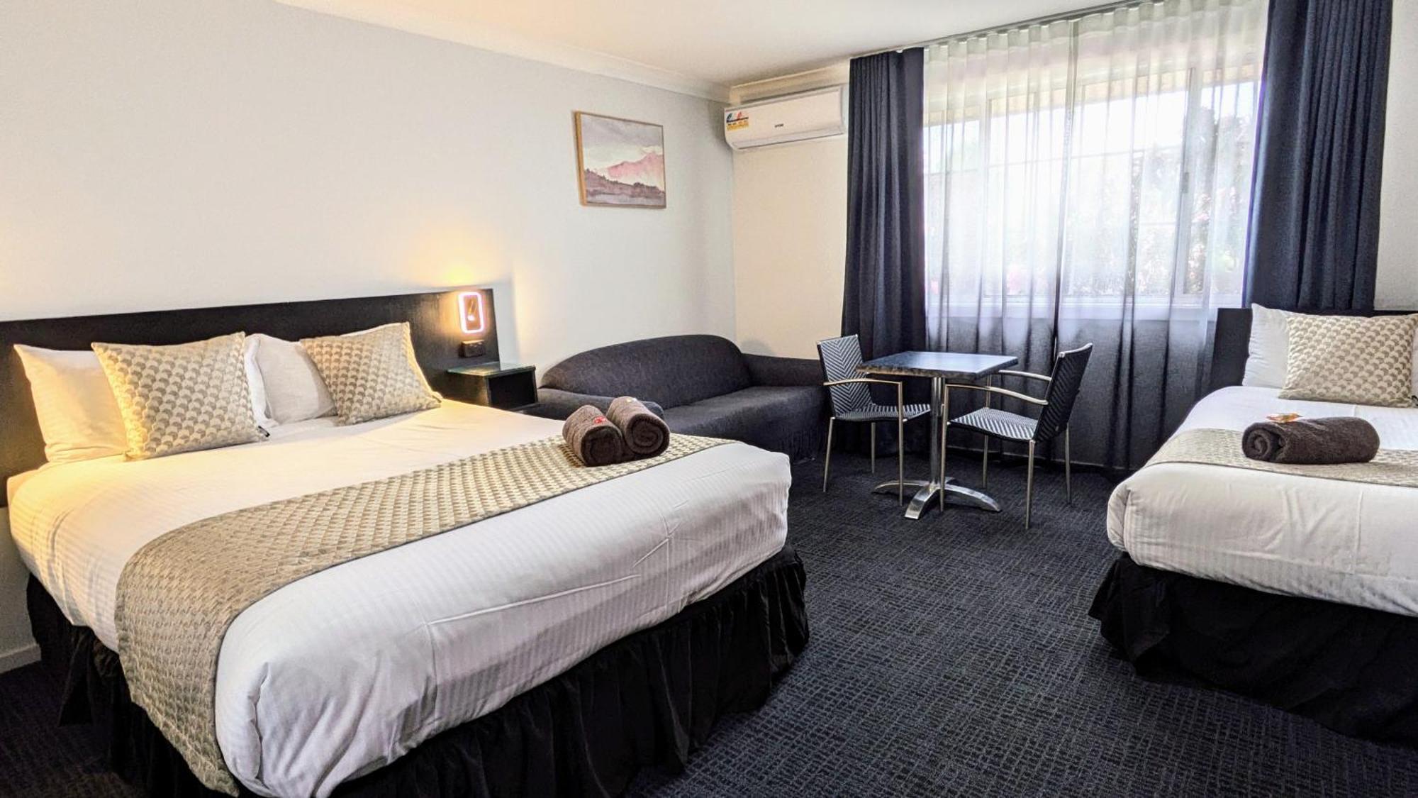 أوبيرون Highlands Motor Inn المظهر الخارجي الصورة