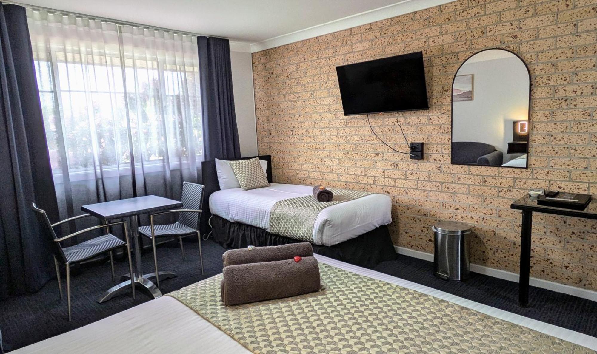 أوبيرون Highlands Motor Inn المظهر الخارجي الصورة